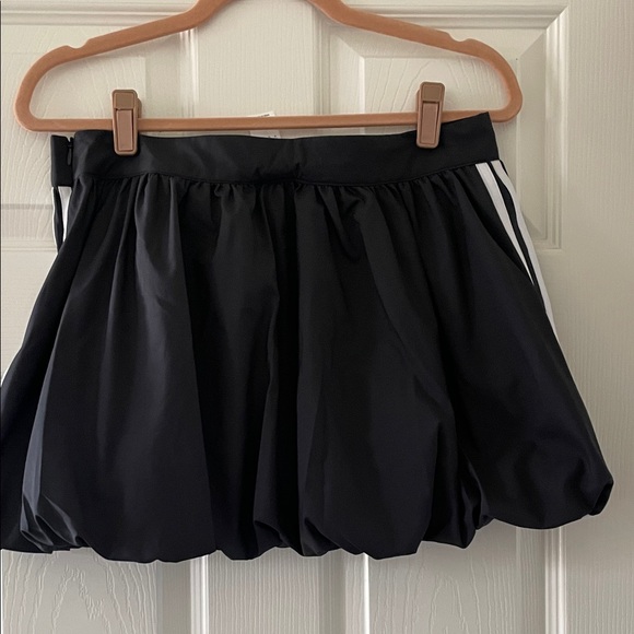 NWT ADIDAS Black Bubble Skirt with White Stripes Accents Size 10 - Picture 3 of 9